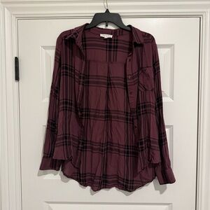 Casual Plaid Button-Down Shirt in Burgundy and Black